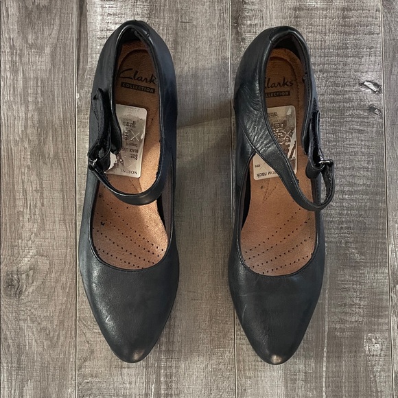 Clarks Women's Black Leather Heels - Picture 1 of 3